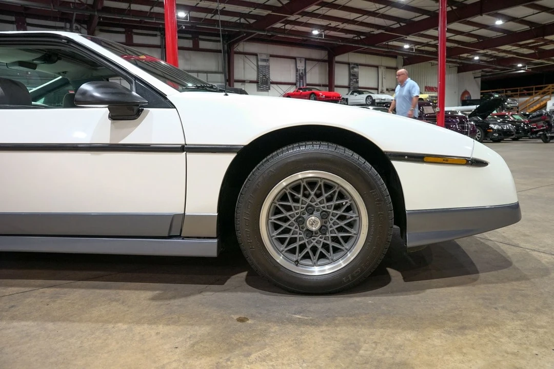 1987 Pontiac Fiero GT - Image 11 of 31