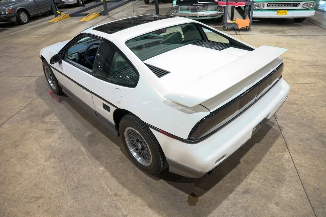 1987 Pontiac Fiero GT - Image 16 of 31