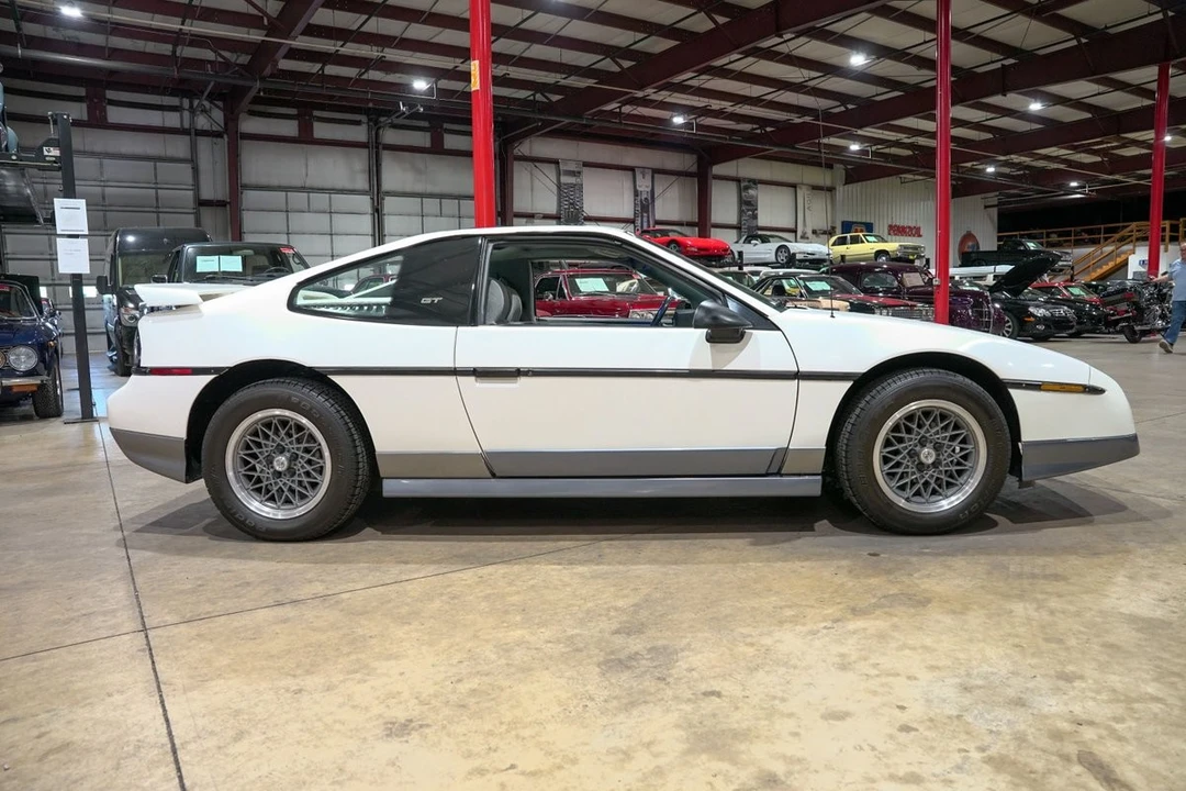 1987 Pontiac Fiero GT - Image 10 of 31