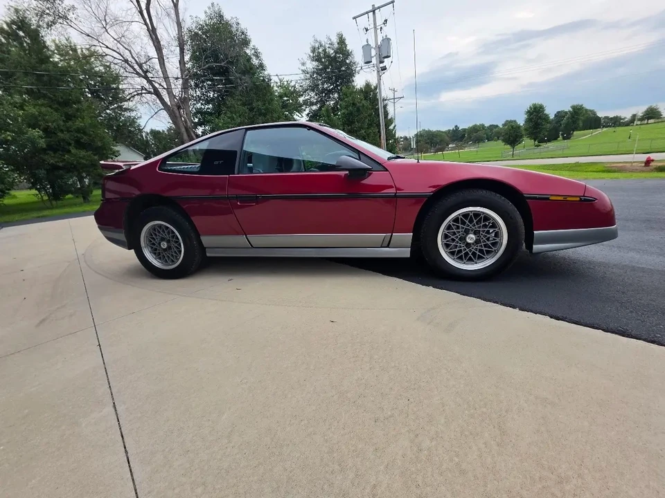 1987 Pontiac Fiero GT - Image 11 of 31