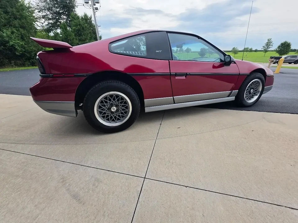 1987 Pontiac Fiero GT - Image 13 of 31