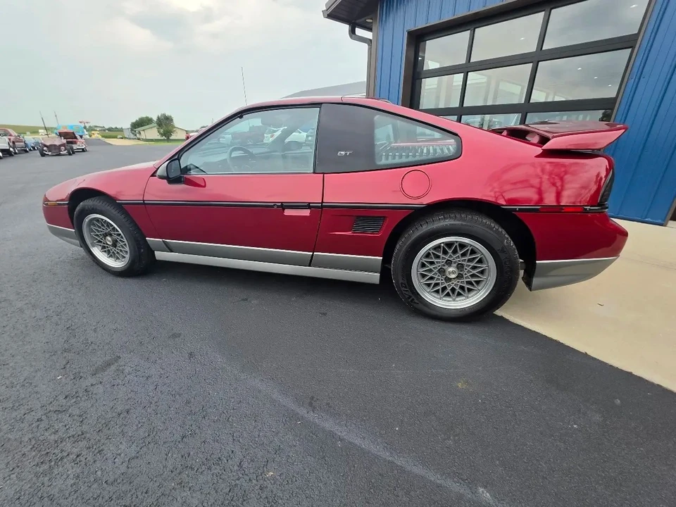 1987 Pontiac Fiero GT - Image 23 of 31