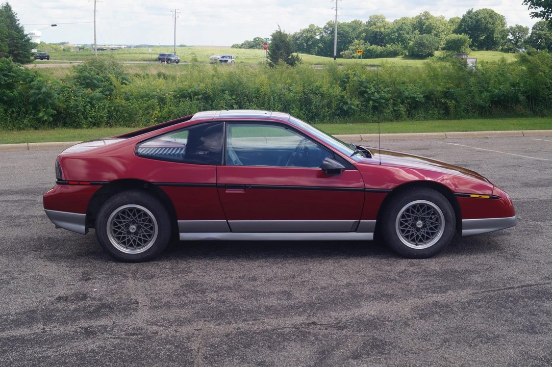 1987 Pontiac Fiero GT - Image 13 of 31