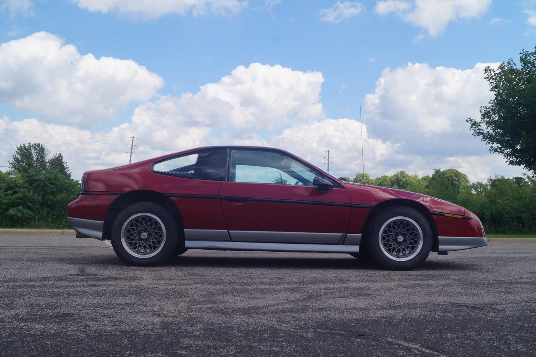 1987 Pontiac Fiero GT - Image 14 of 31