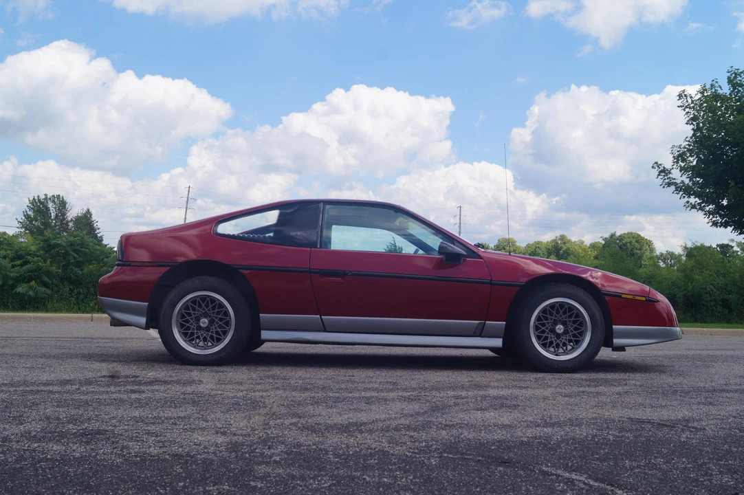 1987 Pontiac Fiero GT - Image 15 of 31