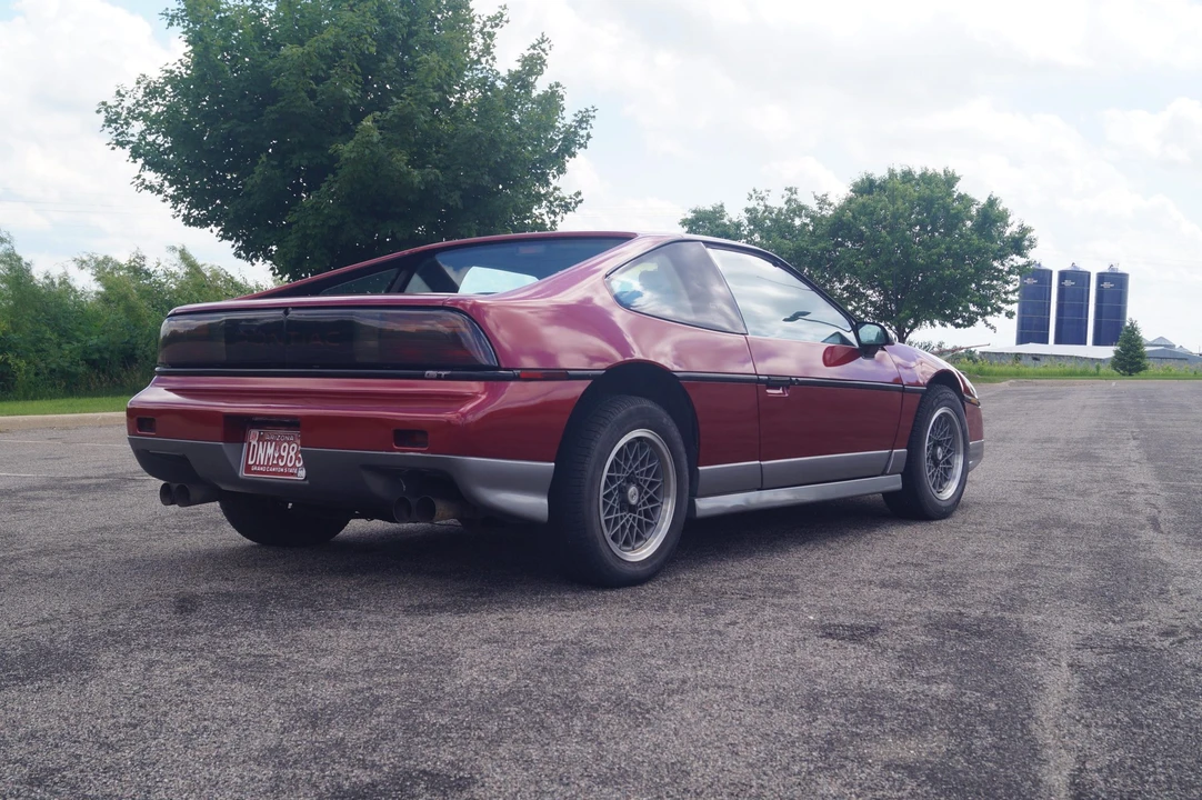 1987 Pontiac Fiero GT - Image 18 of 31