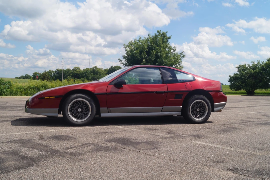 1987 Pontiac Fiero GT - Image 27 of 31