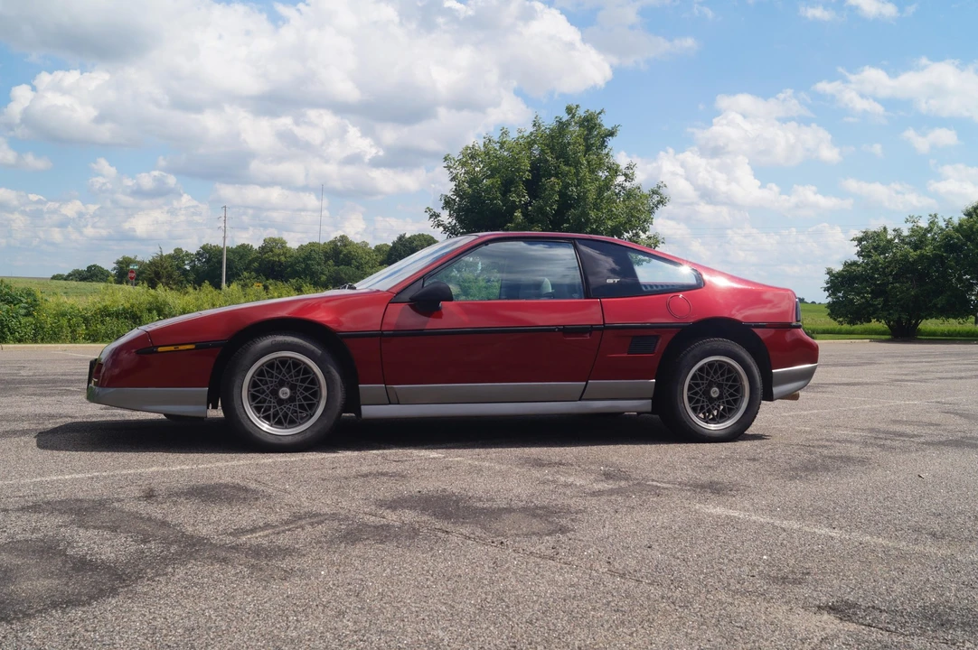 1987 Pontiac Fiero GT - Image 28 of 31