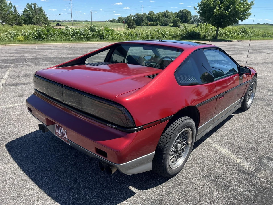 1987 Pontiac Fiero GT - Image 19 of 31