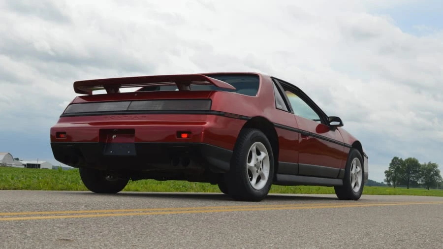 1987 Pontiac Fiero - Image 11 of 12