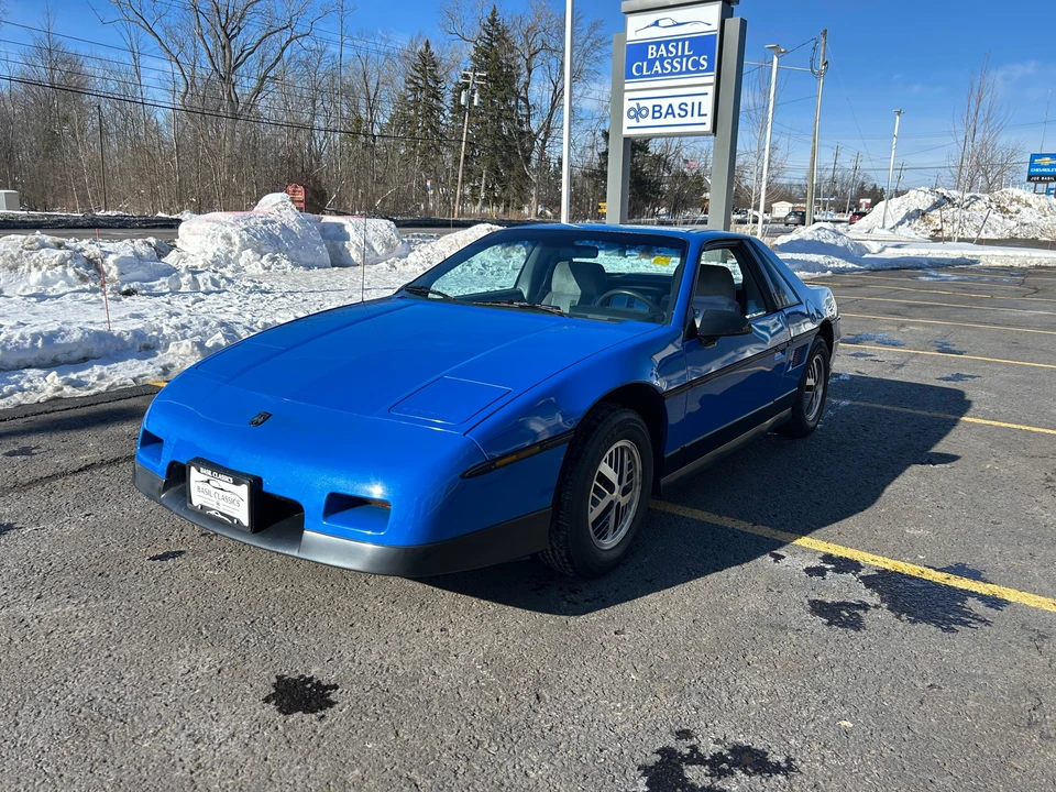 1987 Pontiac Fiero - Image 6 of 31