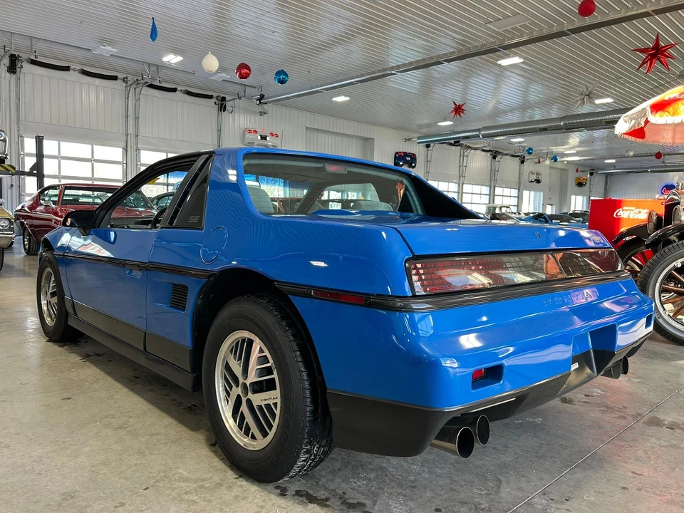 1987 Pontiac Fiero - Image 9 of 31