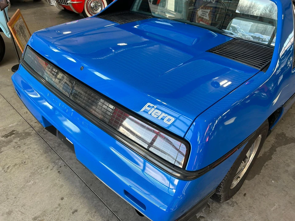 1987 Pontiac Fiero - Image 27 of 31
