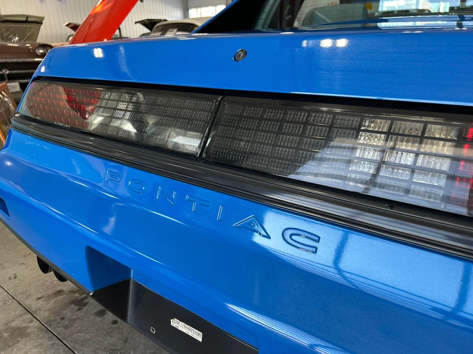 1987 Pontiac Fiero - Image 24 of 31