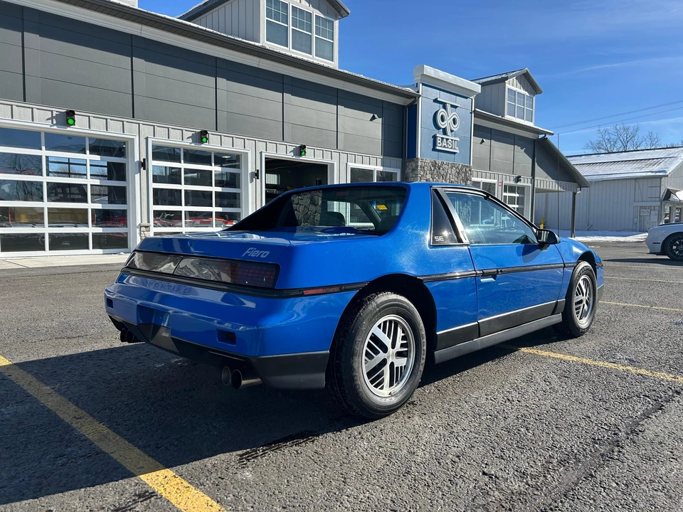 1987 Pontiac Fiero - Image 11 of 31