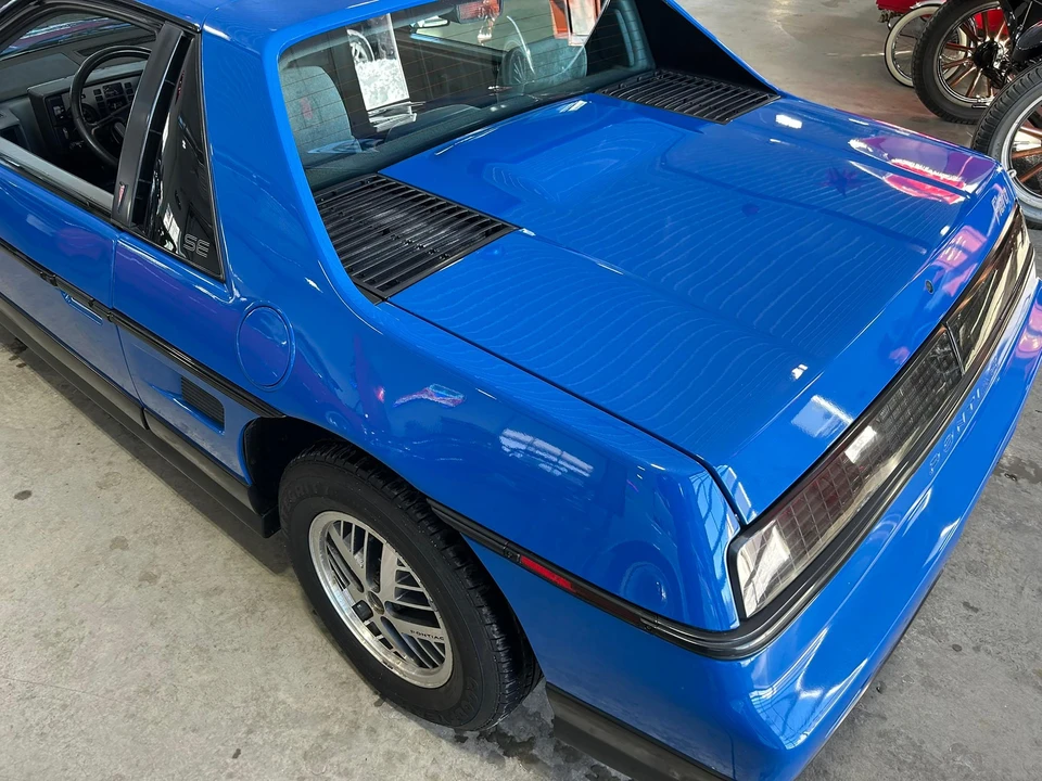 1987 Pontiac Fiero - Image 20 of 31