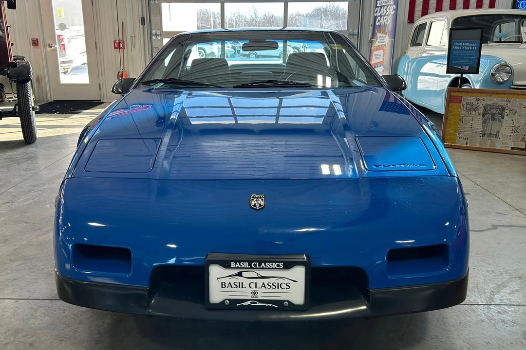 1987 Pontiac Fiero - Image 2 of 31