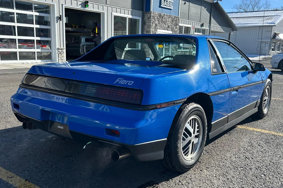 1987 Pontiac Fiero - Image 4 of 31