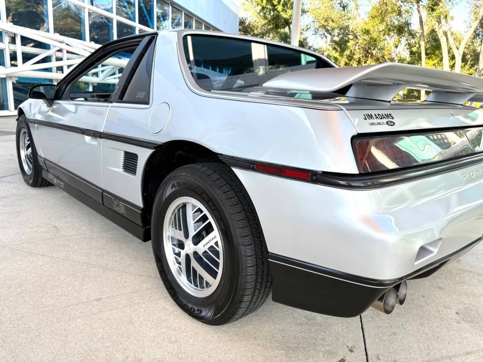 1987 Pontiac Fiero - Image 13 of 21