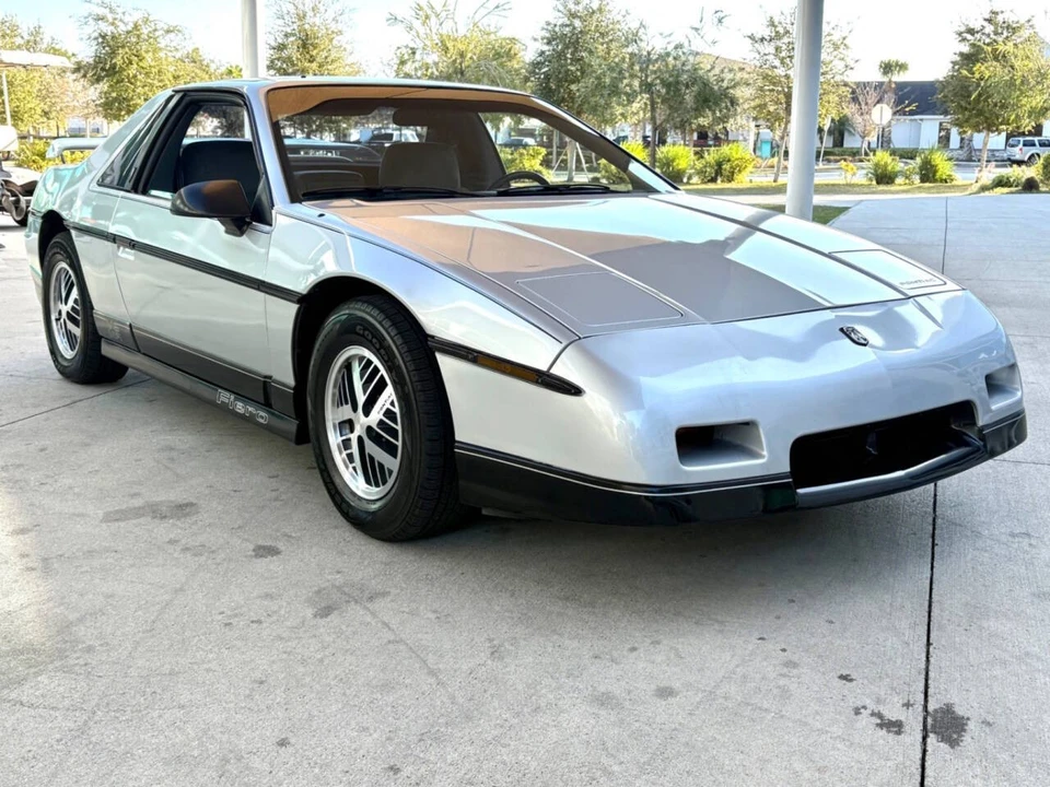 1987 Pontiac Fiero - Image 3 of 21