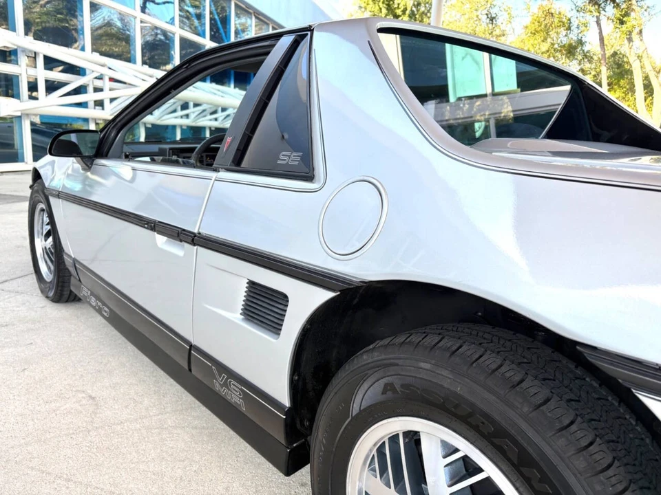 1987 Pontiac Fiero - Image 12 of 21