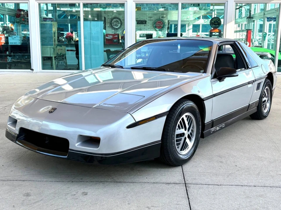 1987 Pontiac Fiero - Image 9 of 12