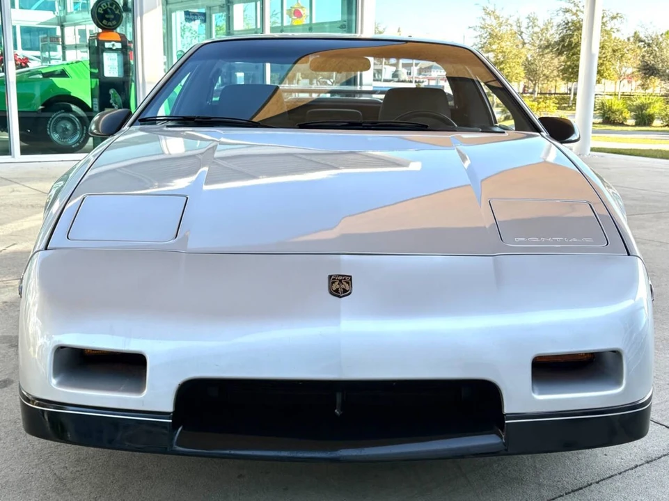 1987 Pontiac Fiero - Image 2 of 21