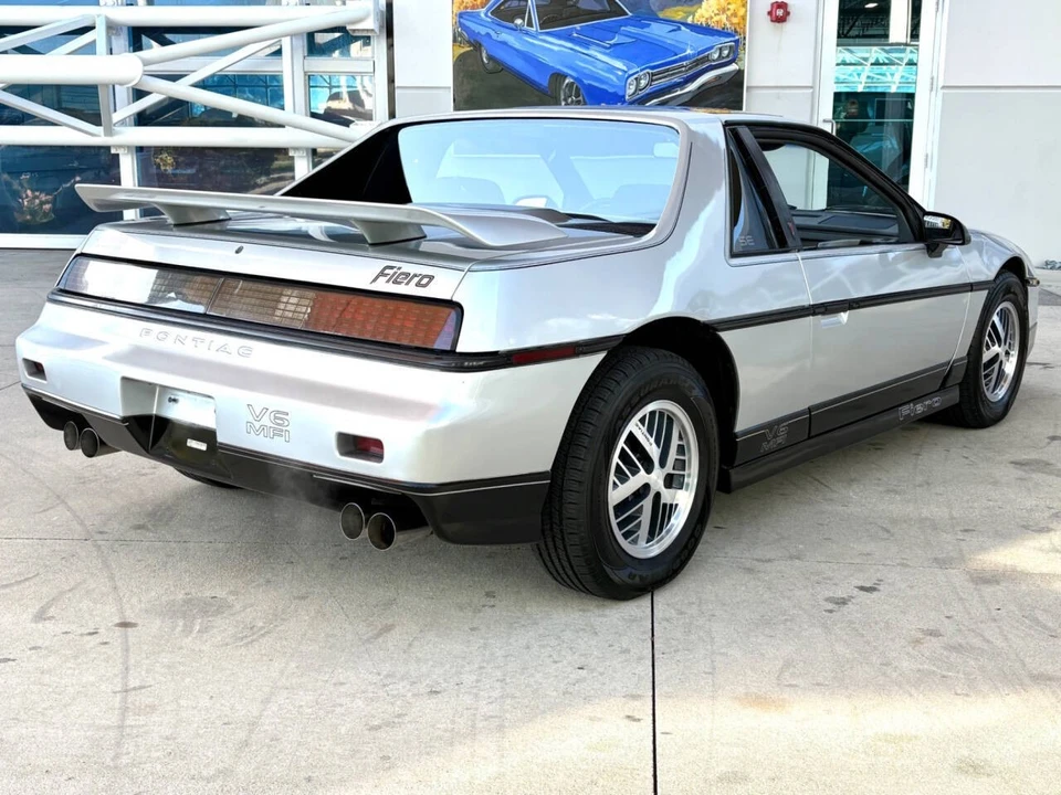 1987 Pontiac Fiero - Image 5 of 21