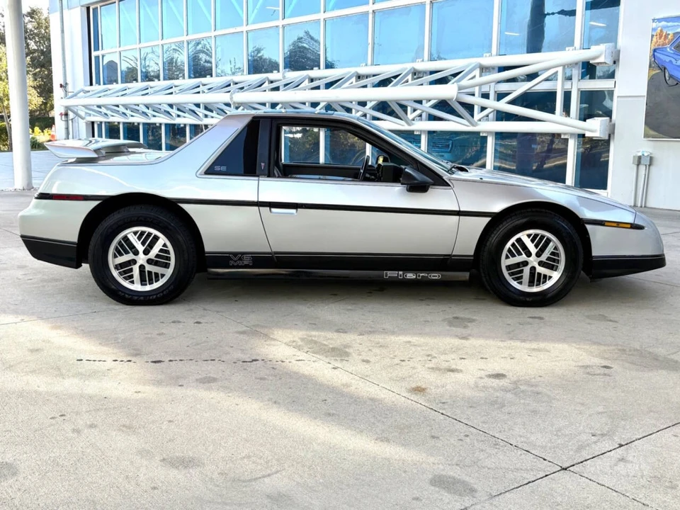1987 Pontiac Fiero - Image 4 of 21
