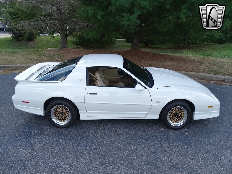 1987 Pontiac Firebird 3rd Gen - Image 9 of 12