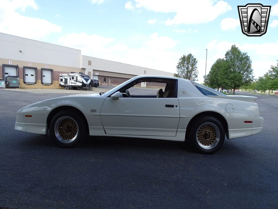 1987 Pontiac Firebird 3rd Gen - Image 4 of 12