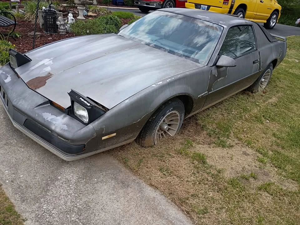 1987 Pontiac Firebird 3rd Gen - Image 2 of 3