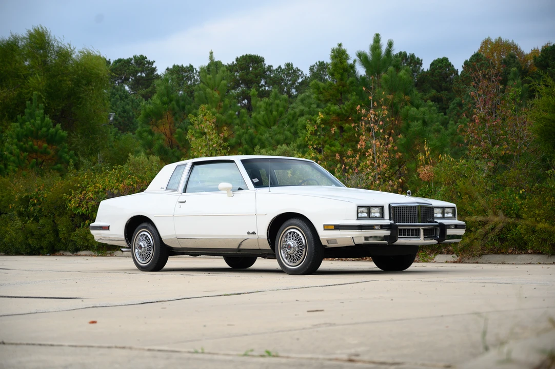 1987 Pontiac Grand Prix 3rd+ Gen - Image 2 of 31