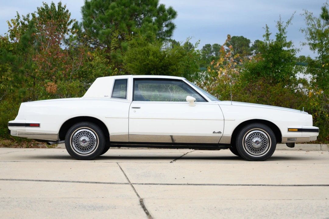 1987 Pontiac Grand Prix 3rd+ Gen - Image 4 of 31