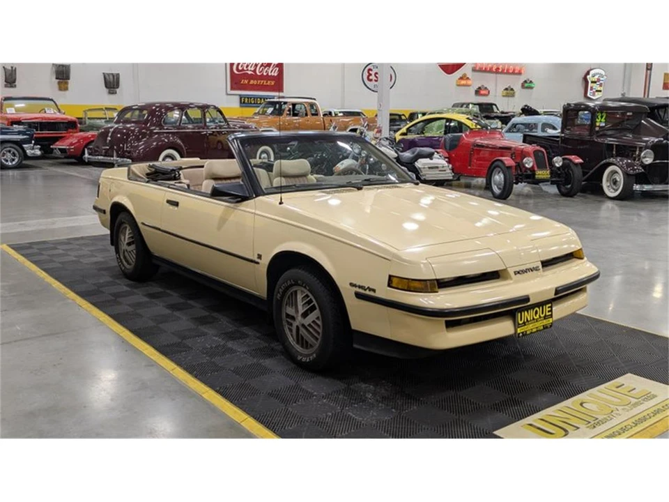 1987 Pontiac Sunbird - Image 2 of 9