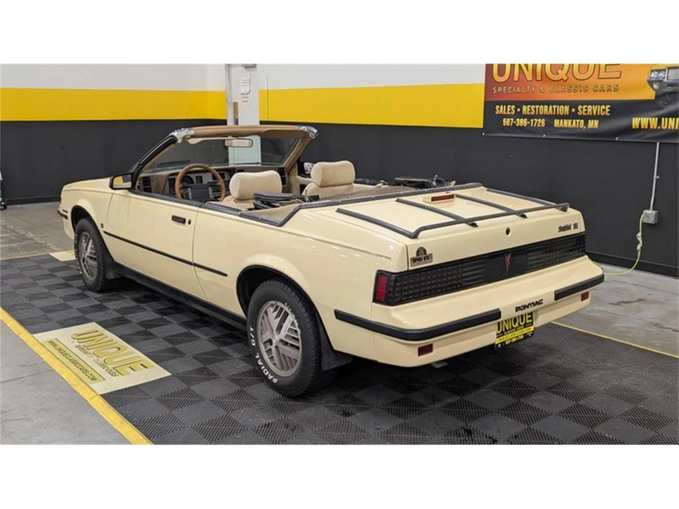 1987 Pontiac Sunbird - Image 4 of 9