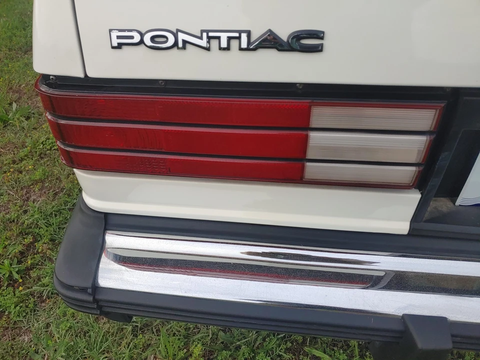 1987 Pontiac Sunbird - Image 25 of 31