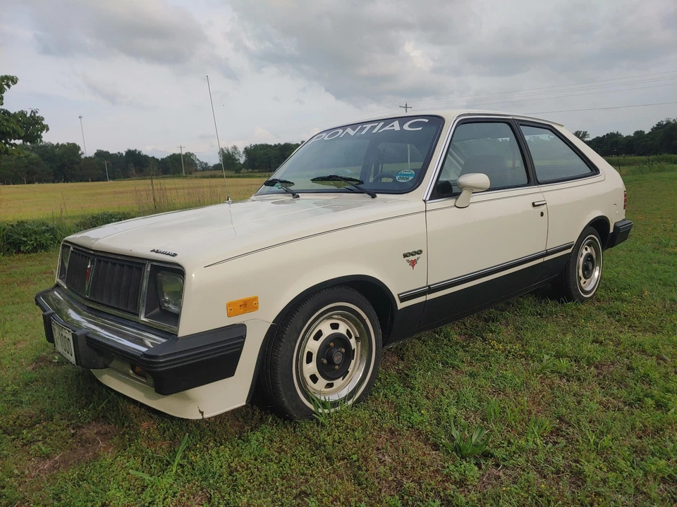 1987 Pontiac Sunbird - Image 8 of 31