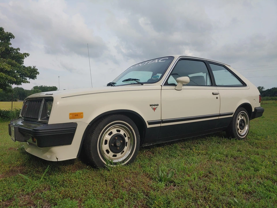 1987 Pontiac Sunbird - Image 10 of 31