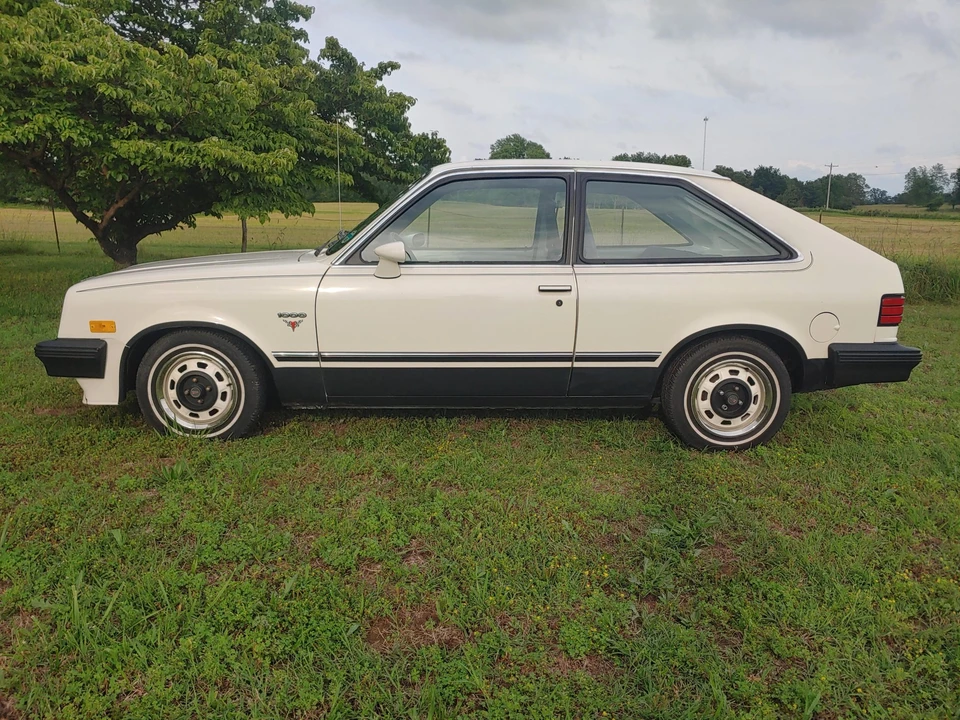 1987 Pontiac Sunbird - Image 11 of 31