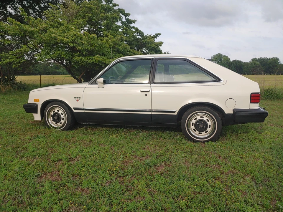 1987 Pontiac Sunbird - Image 12 of 31
