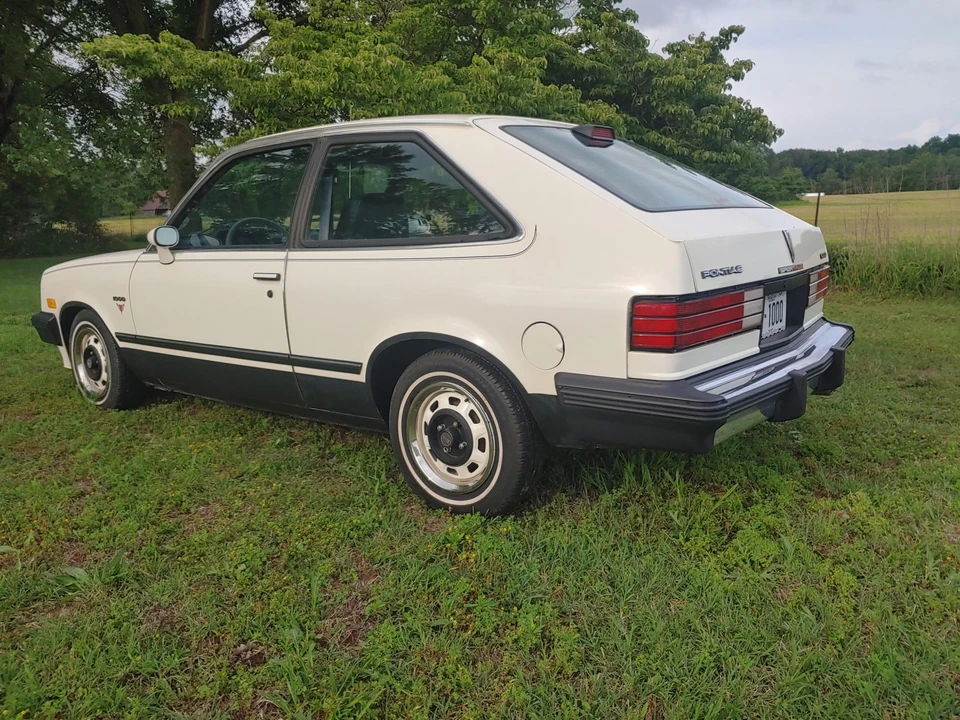 1987 Pontiac Sunbird - Image 14 of 31