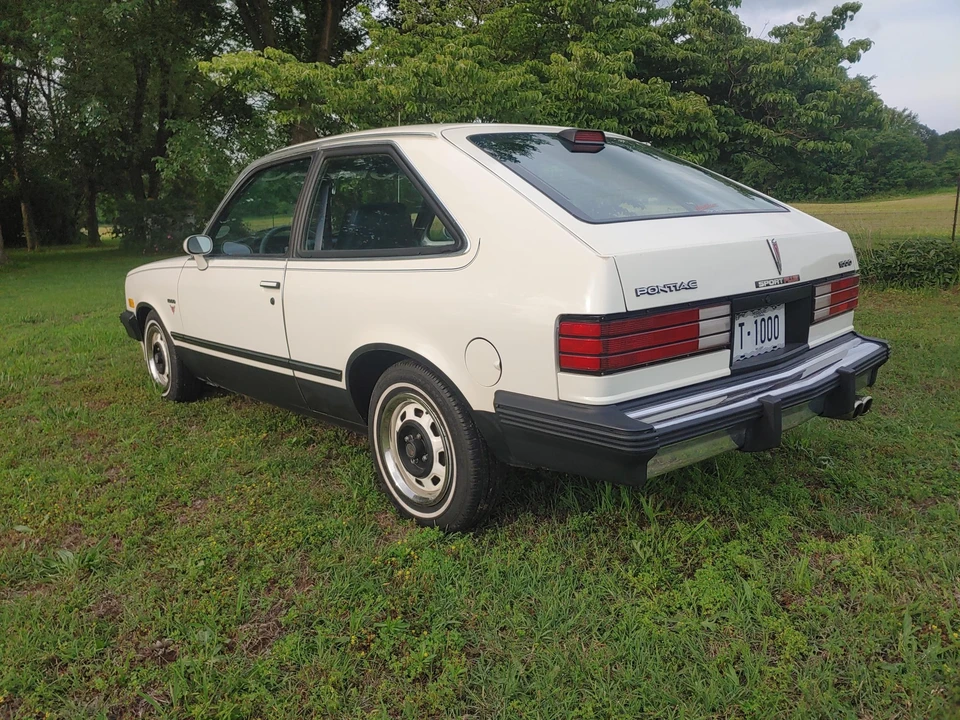 1987 Pontiac Sunbird - Image 15 of 31
