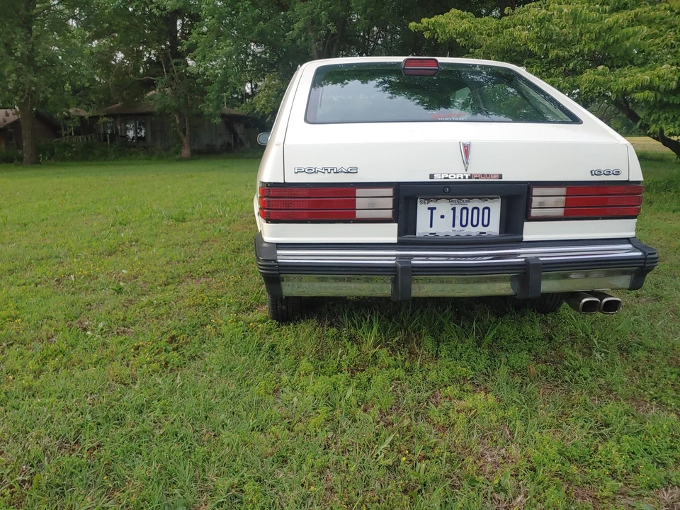 1987 Pontiac Sunbird - Image 16 of 31