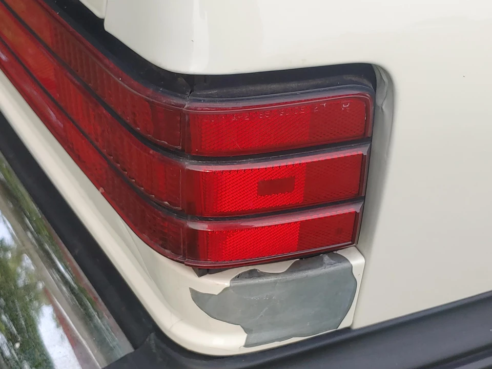 1987 Pontiac Sunbird - Image 27 of 31