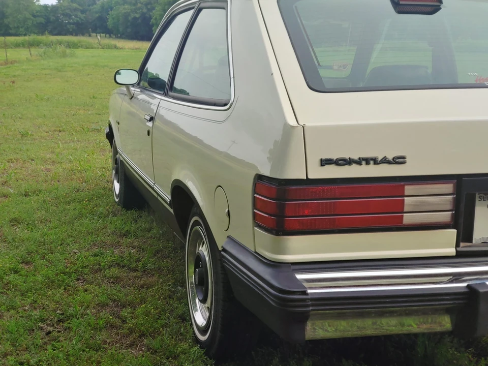 1987 Pontiac Sunbird - Image 24 of 31