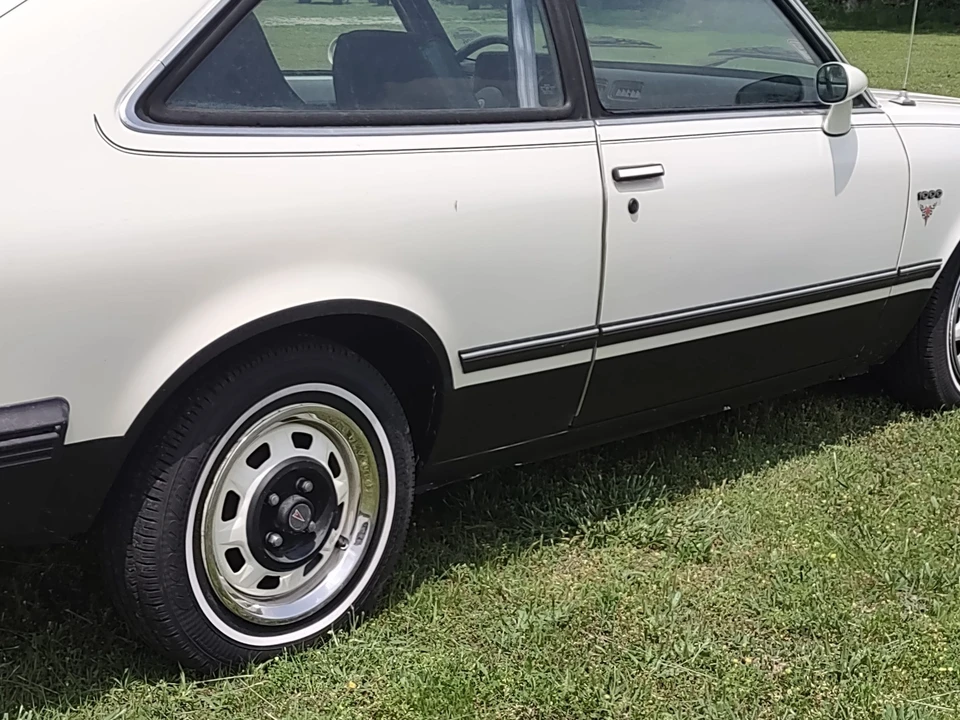 1987 Pontiac Sunbird - Image 28 of 31