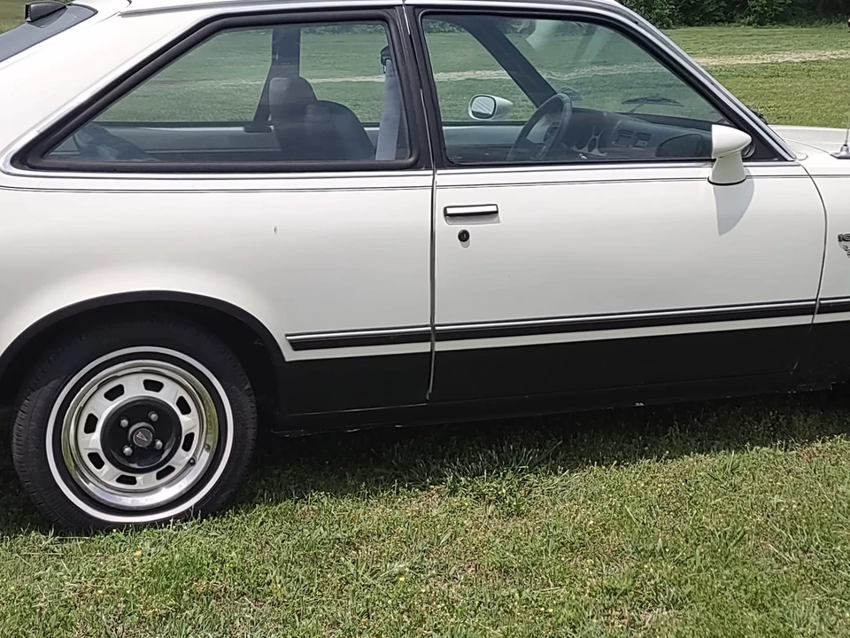 1987 Pontiac Sunbird - Image 29 of 31