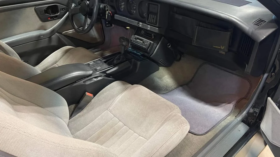 1987 Pontiac Firebird Trans Am 3rd Gen - Image 4 of 15