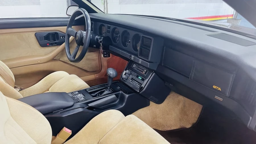 1987 Pontiac Firebird Trans Am 3rd Gen - Image 6 of 10